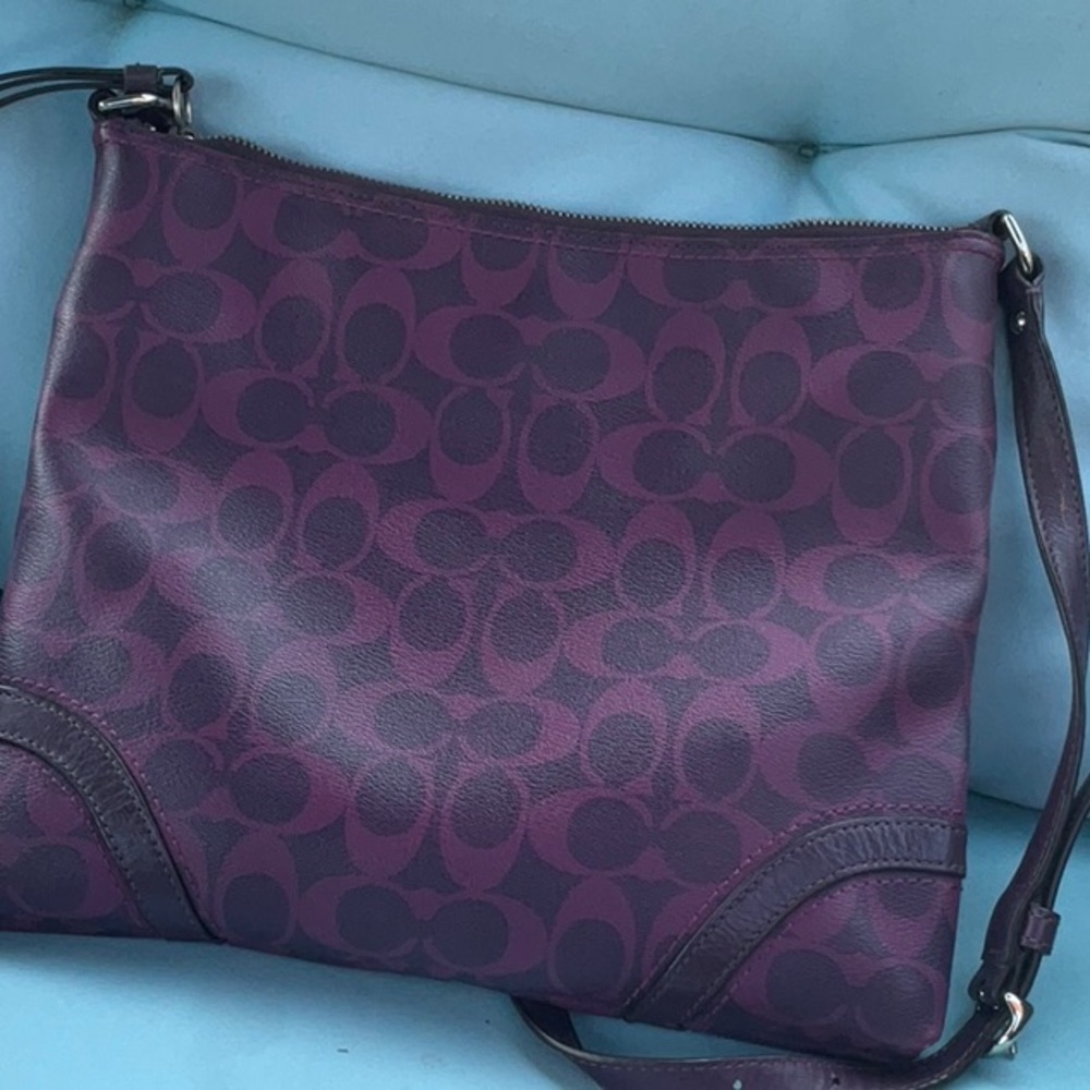 Coach Purple Crossbody Bag with Luxurious Design - Picture 2 of 2